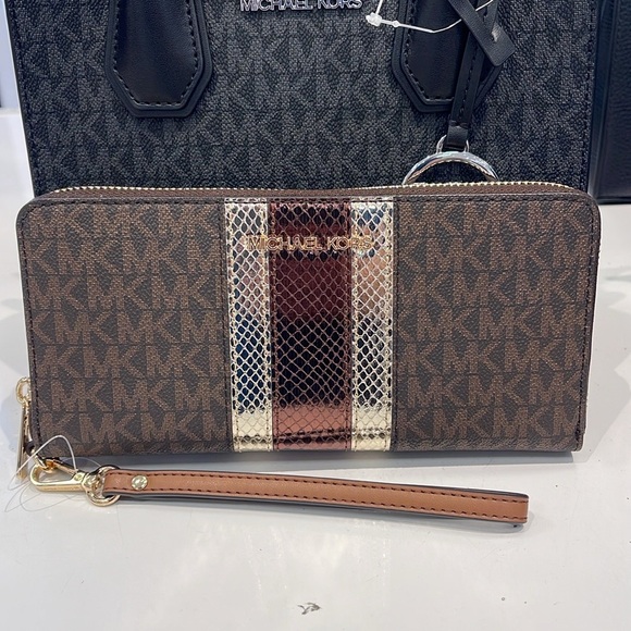 Michael Kors Jet Set Travel Large Signature Logo and Metallic Continenta… - Picture 10 of 16